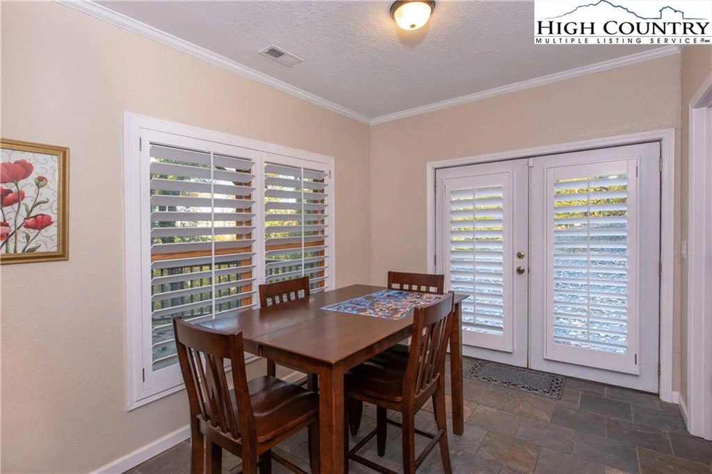 Image number 18 for the current listing