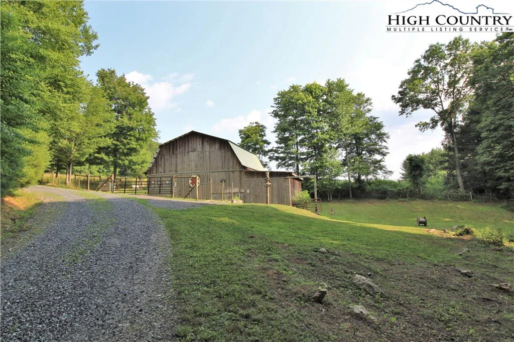 Image number 17 for the current listing