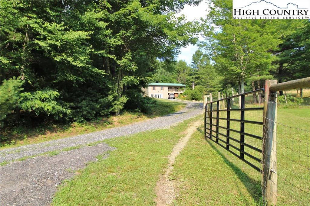 Image number 18 for the current listing