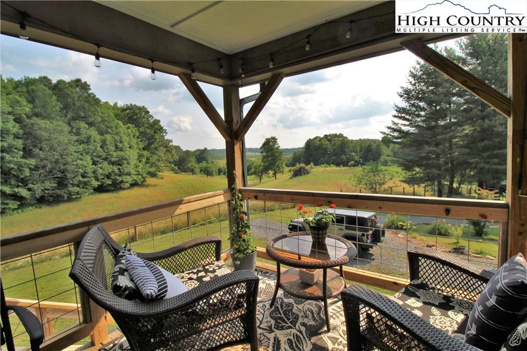 Image number 28 for the current listing