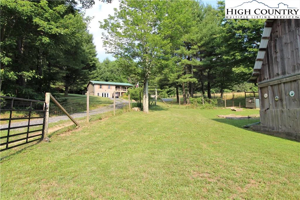 Image number 19 for the current listing
