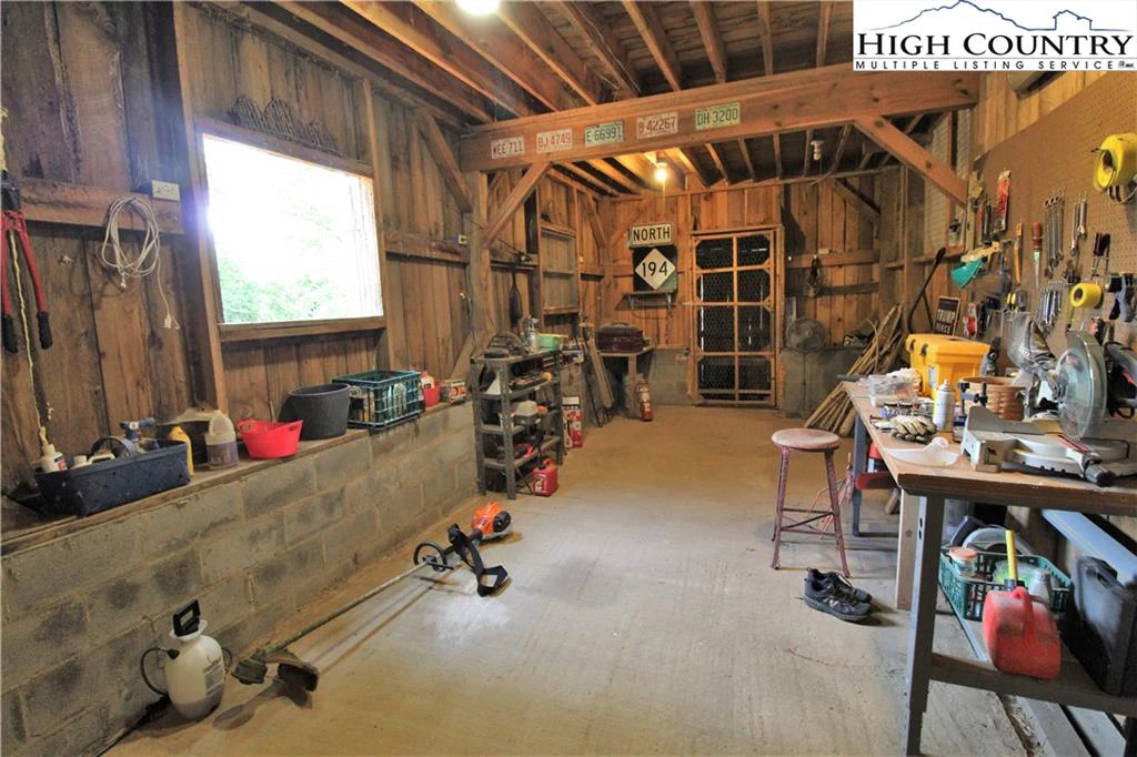 Image number 21 for the current listing