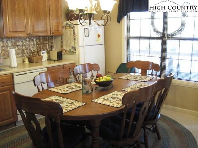 Image number 15 for the current listing