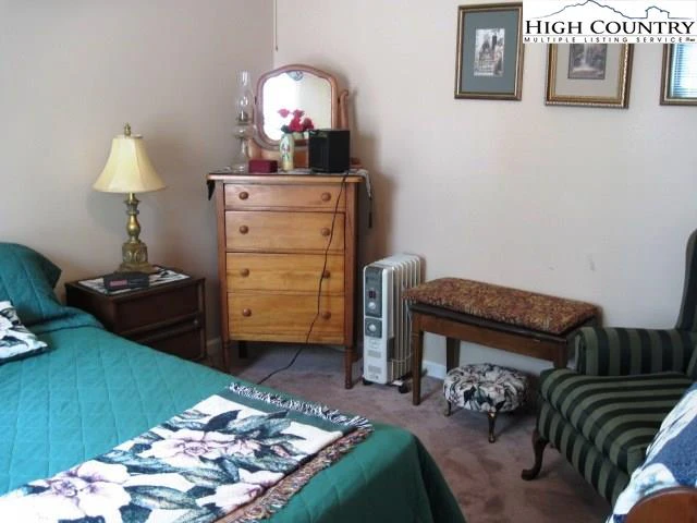 Image number 13 for the current listing