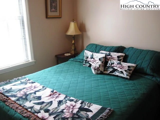 Image number 12 for the current listing