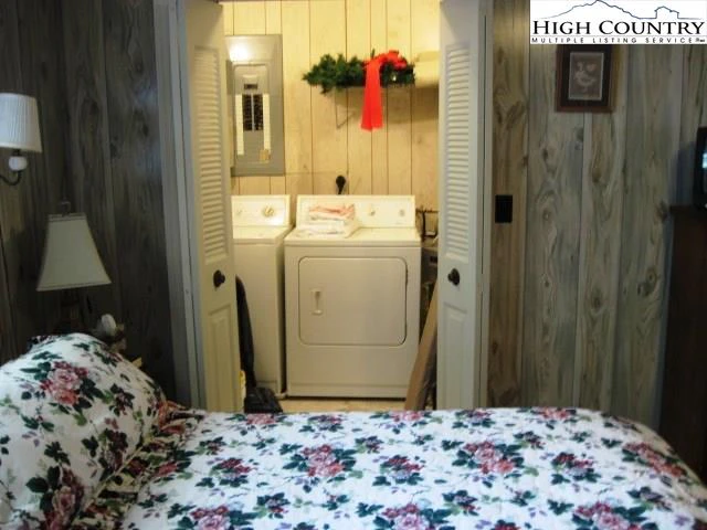 Image number 9 for the current listing