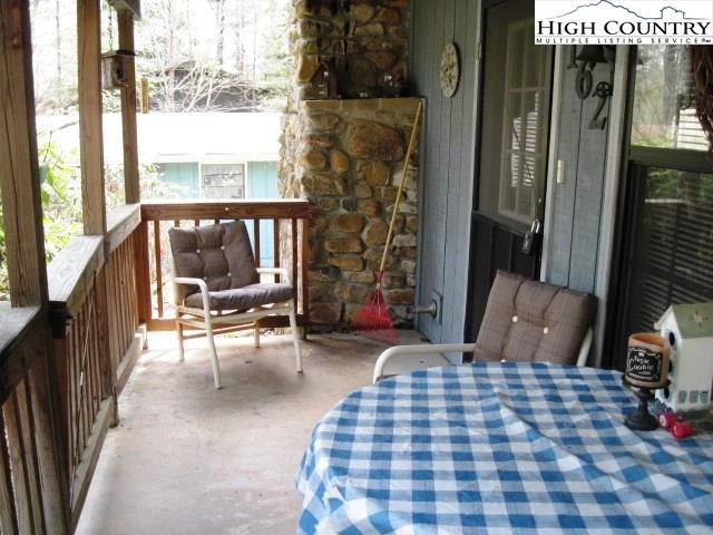 Image number 4 for the current listing