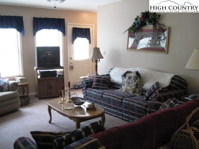 Image number 21 for the current listing