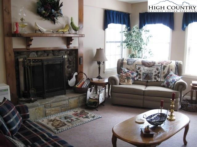 Image number 20 for the current listing