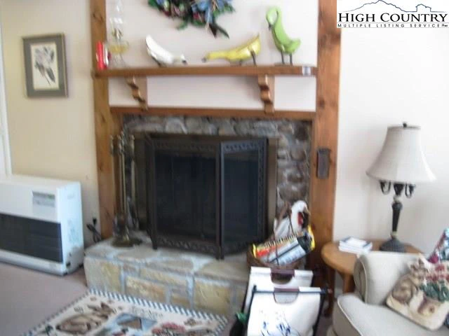 Image number 19 for the current listing