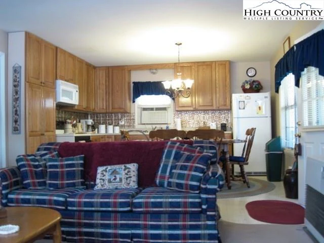 Image number 18 for the current listing