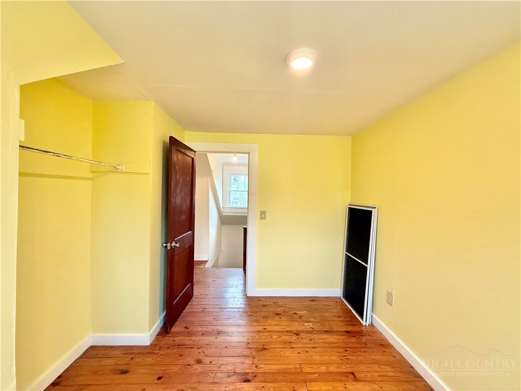 Image number 15 for the current listing