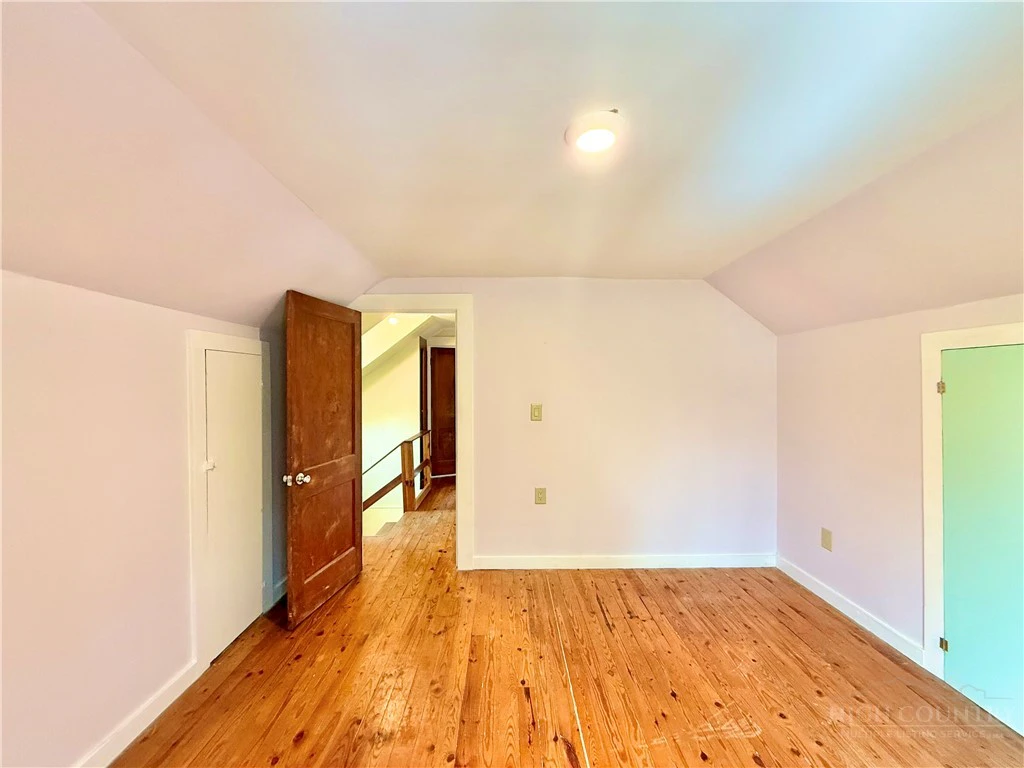 Image number 11 for the current listing