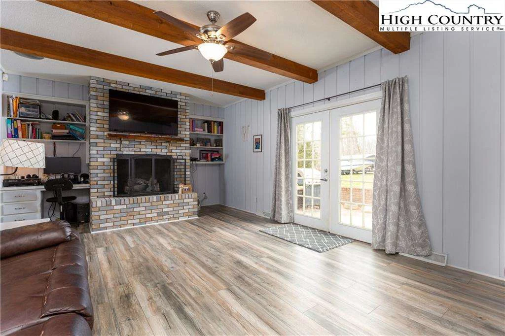 Image number 15 for the current listing