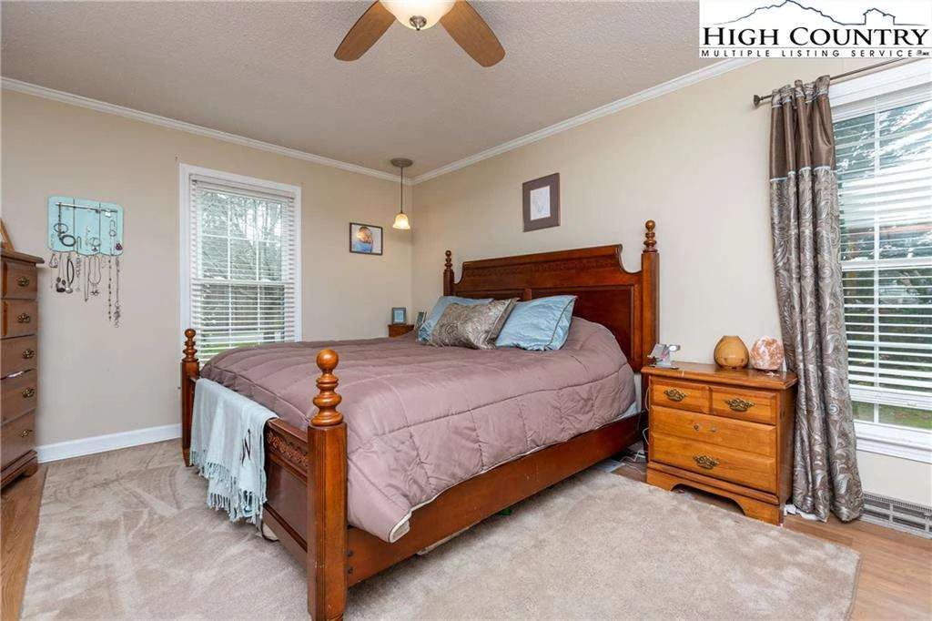 Image number 12 for the current listing