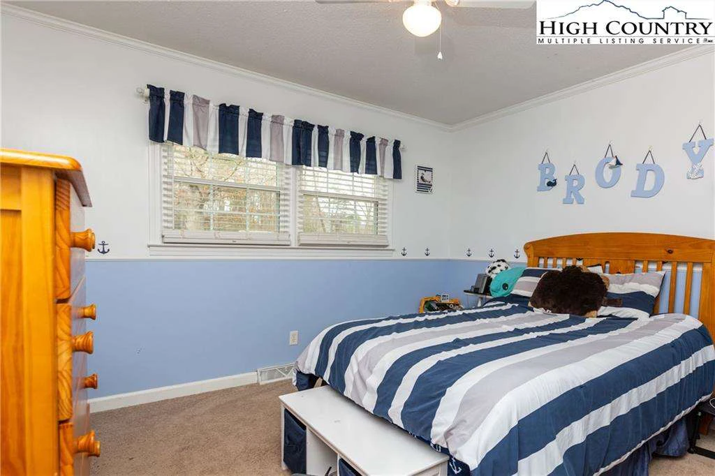 Image number 9 for the current listing