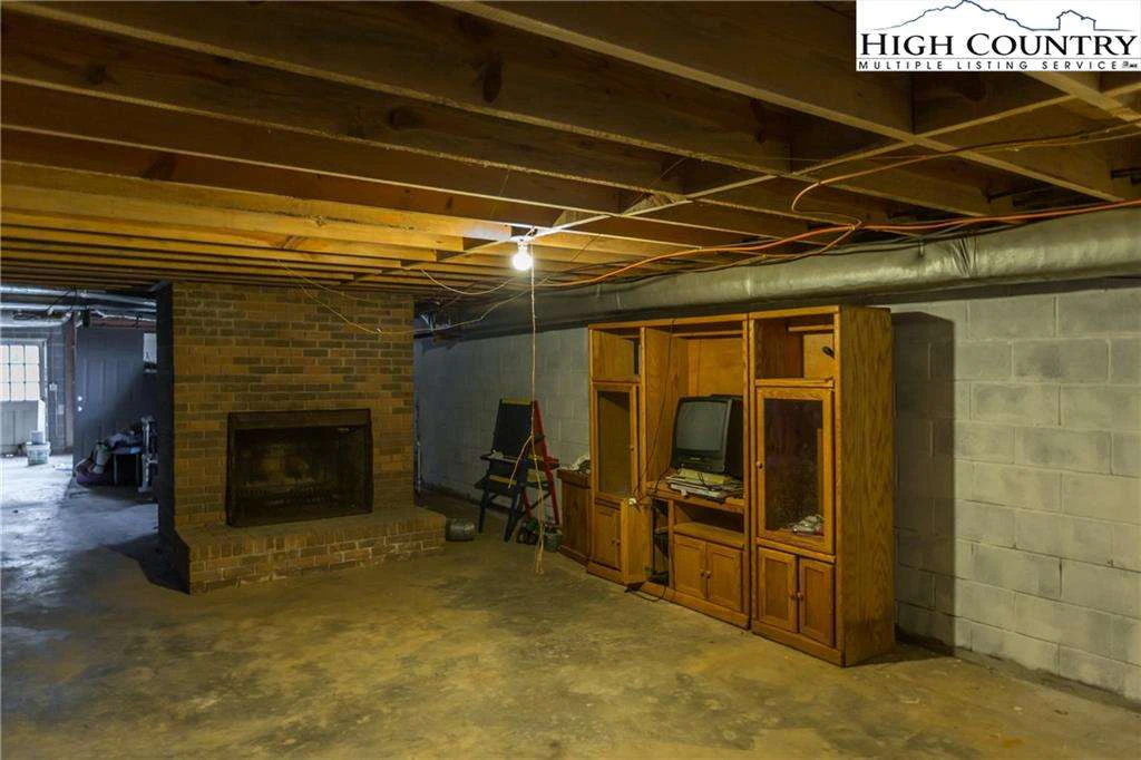 Image number 7 for the current listing