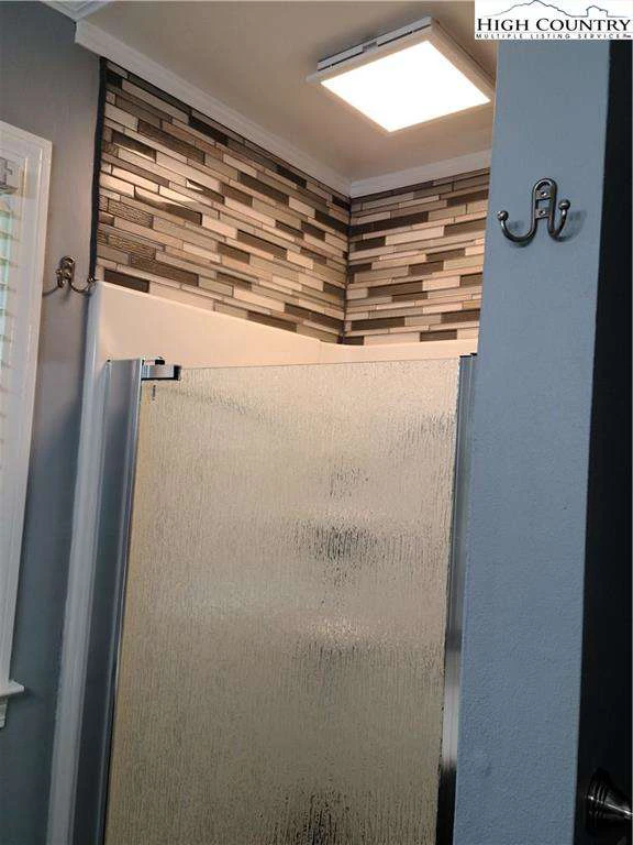 Image number 5 for the current listing
