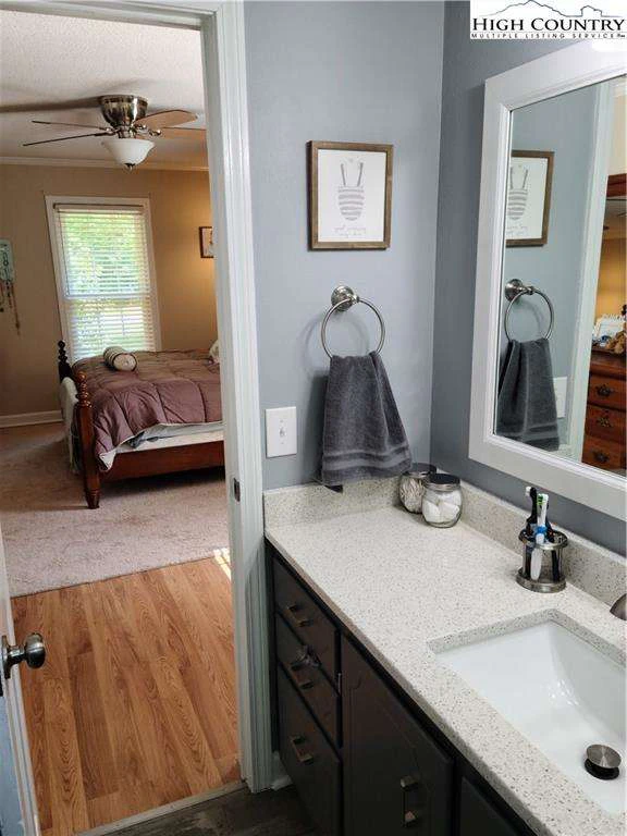 Image number 3 for the current listing