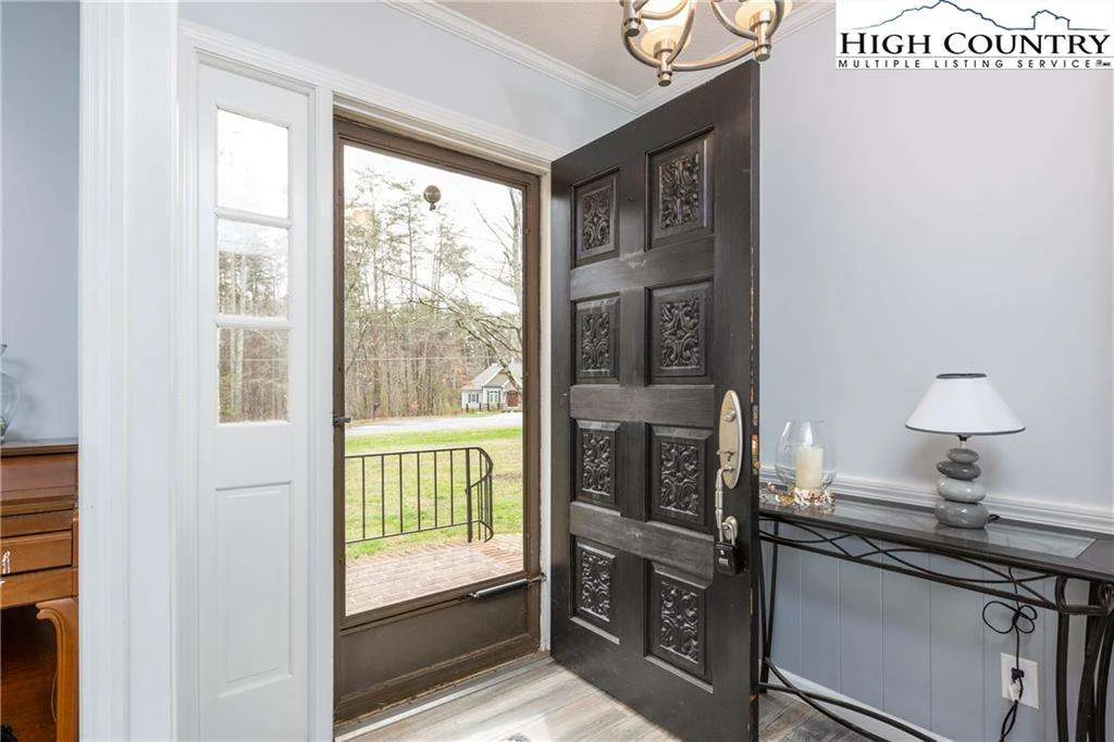 Image number 18 for the current listing