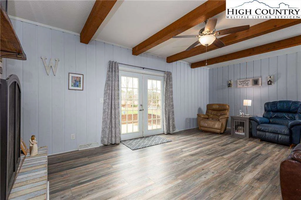Image number 16 for the current listing