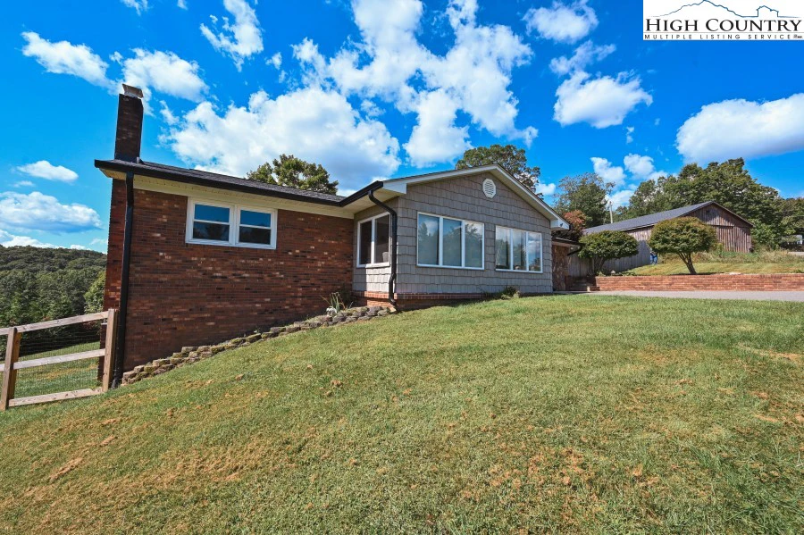 Image number 1 for the current listing