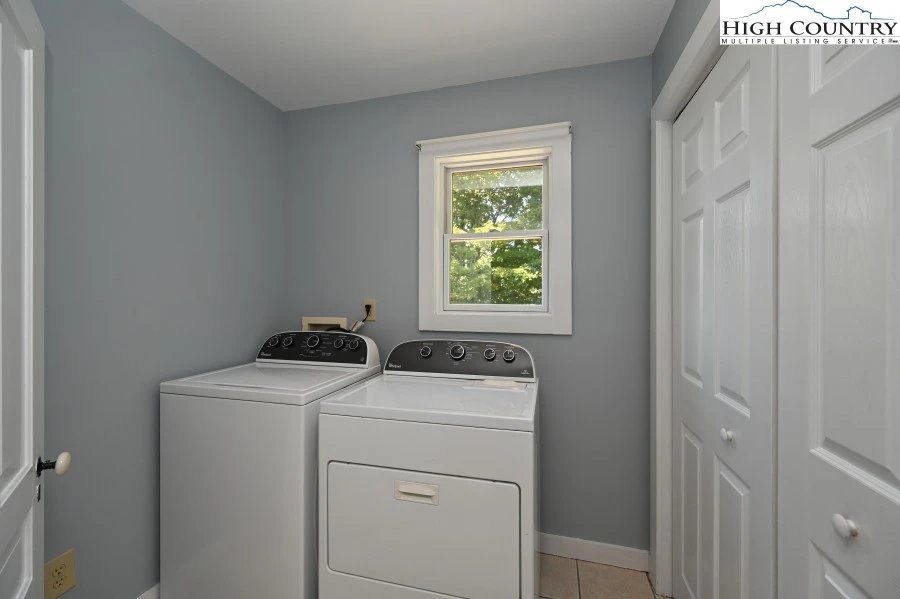 Image number 3 for the current listing