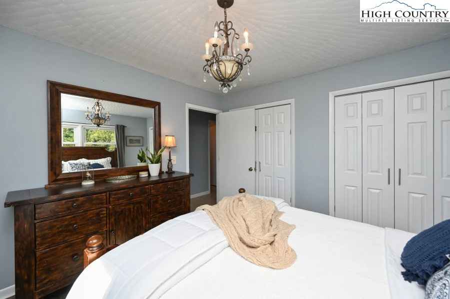 Image number 6 for the current listing