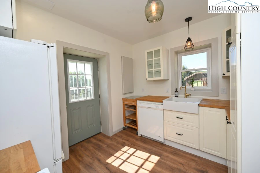 Image number 9 for the current listing