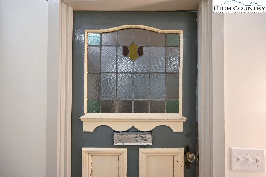 Image number 16 for the current listing