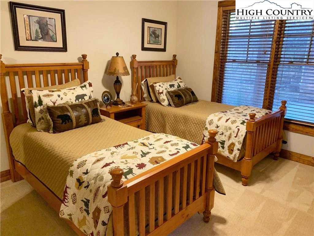 Image number 3 for the current listing