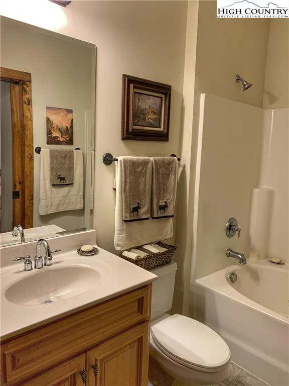 Image number 5 for the current listing