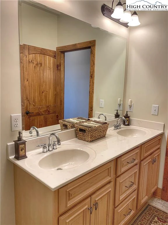 Image number 7 for the current listing