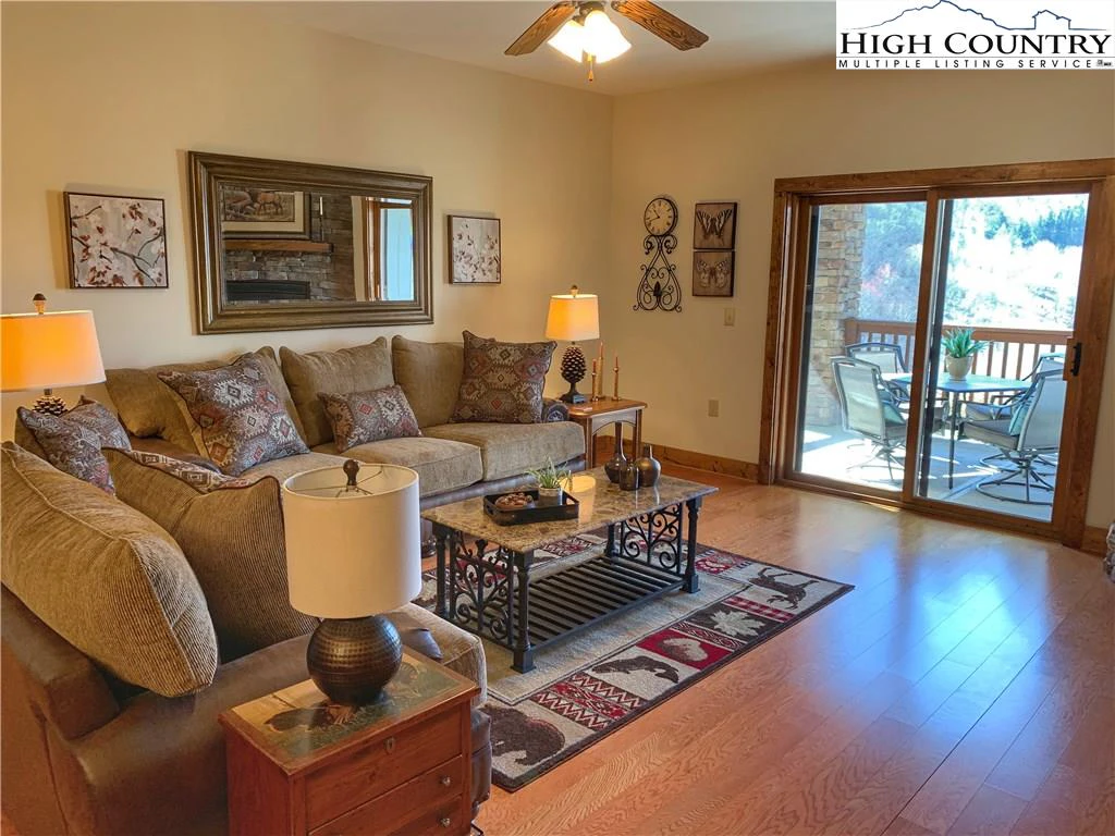 Image number 2 for the current listing
