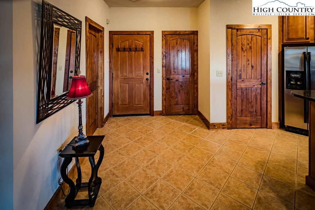 Image number 2 for the current listing