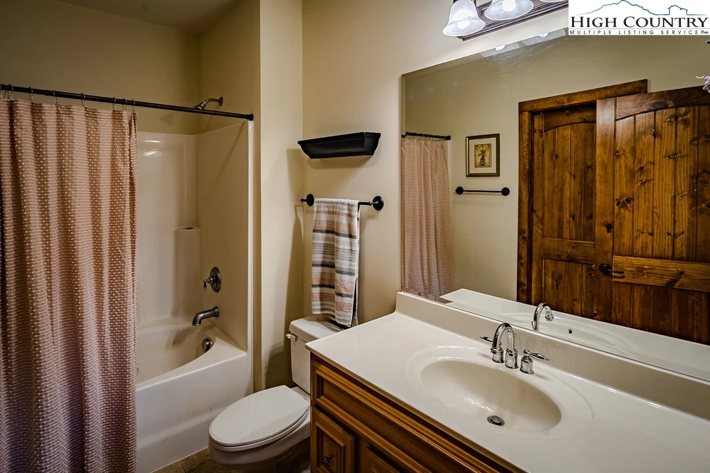 Image number 7 for the current listing