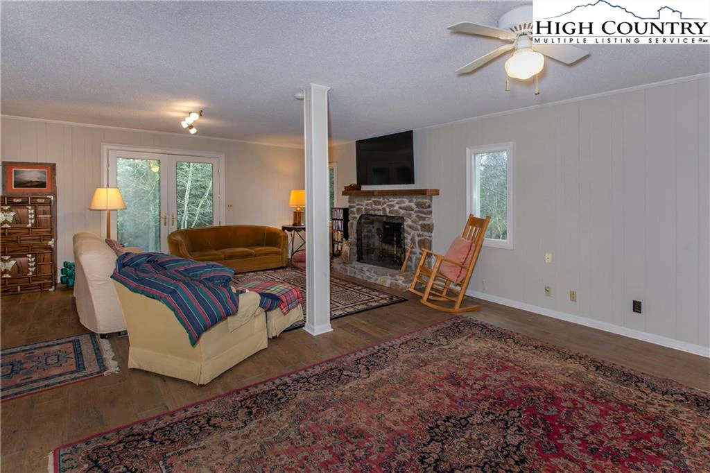 Image number 5 for the current listing