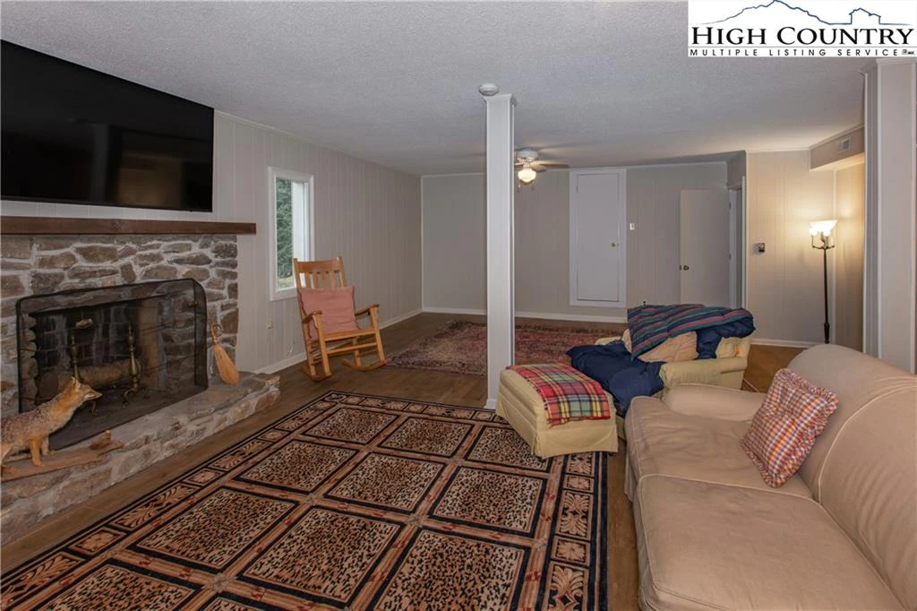 Image number 6 for the current listing