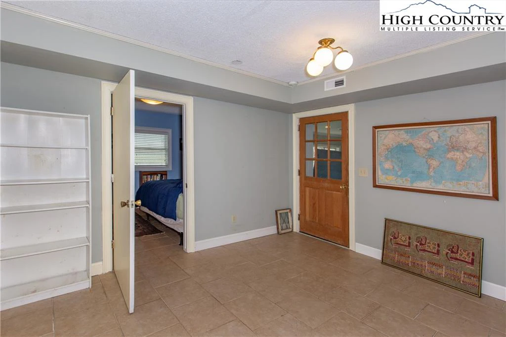 Image number 10 for the current listing