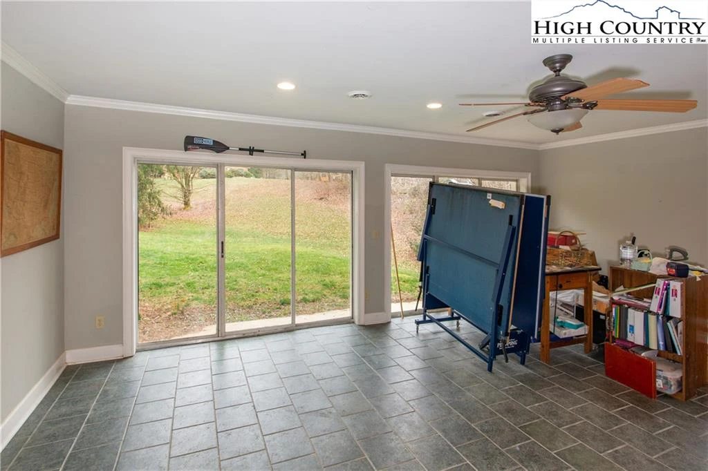 Image number 12 for the current listing