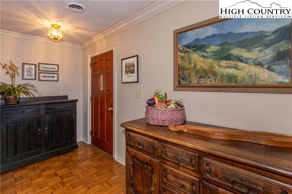 Image number 29 for the current listing