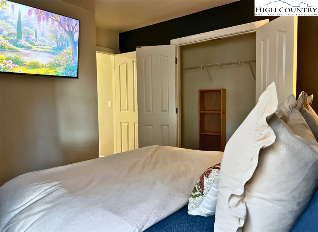 Image number 5 for the current listing