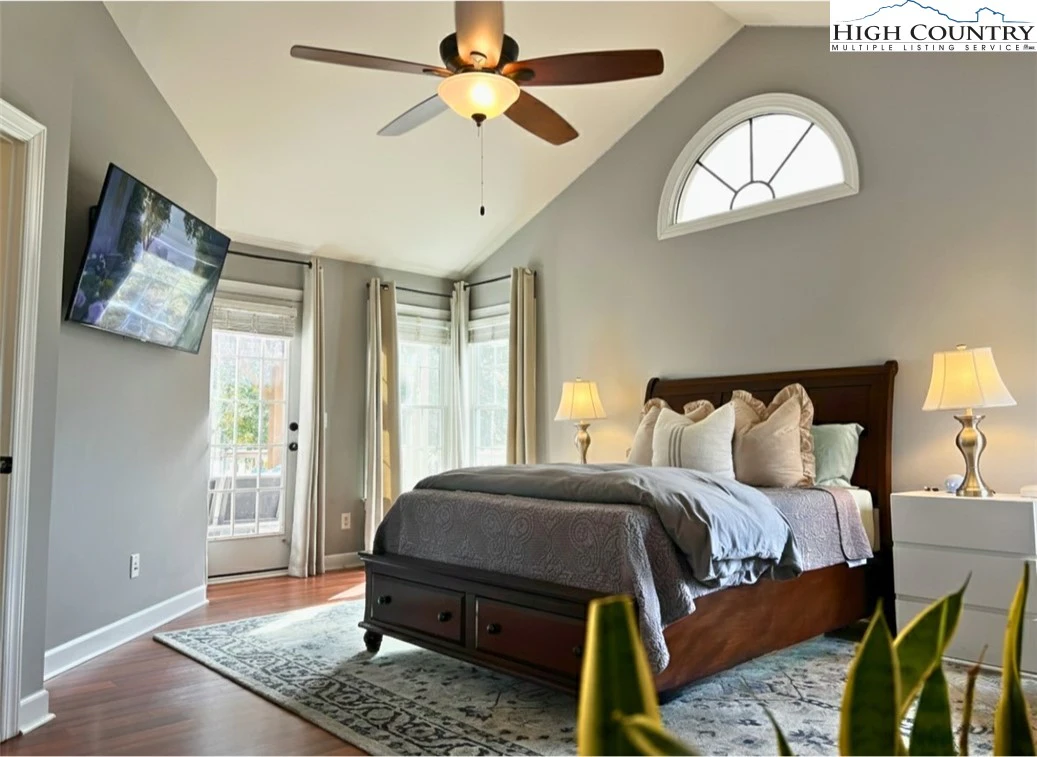 Image number 6 for the current listing