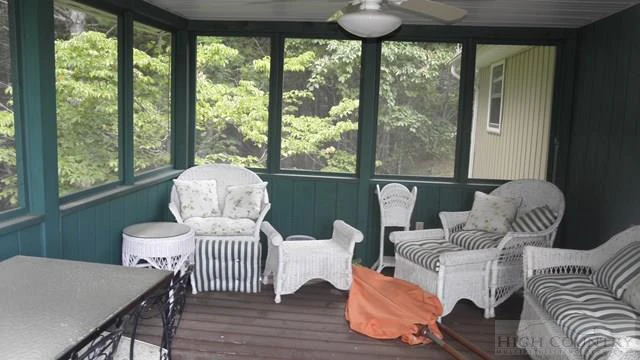 Image number 17 for the current listing