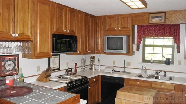 Image number 4 for the current listing