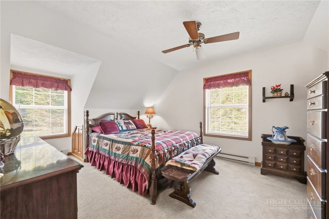 Image number 11 for the current listing