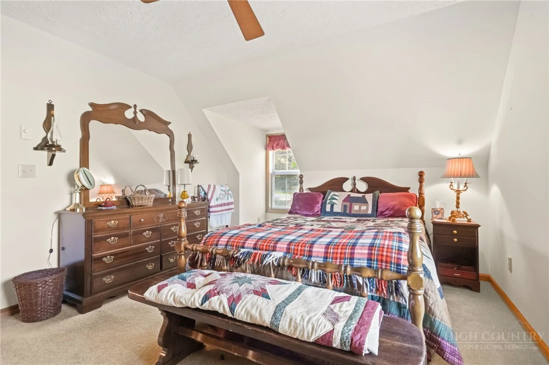 Image number 3 for the current listing