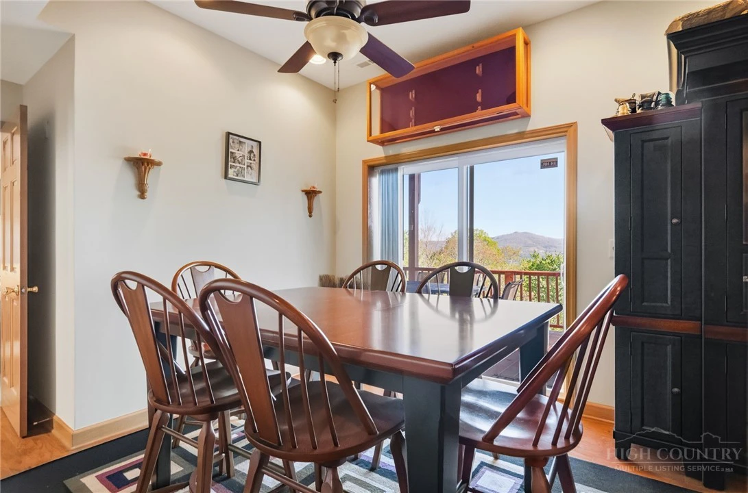 Image number 6 for the current listing