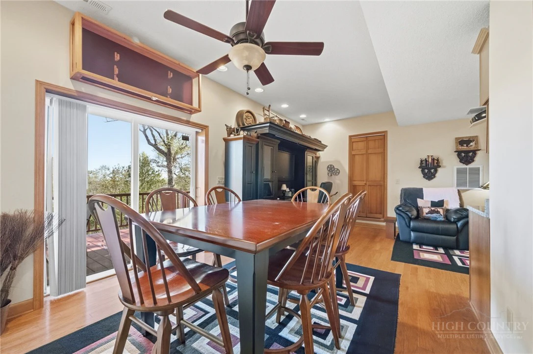 Image number 7 for the current listing