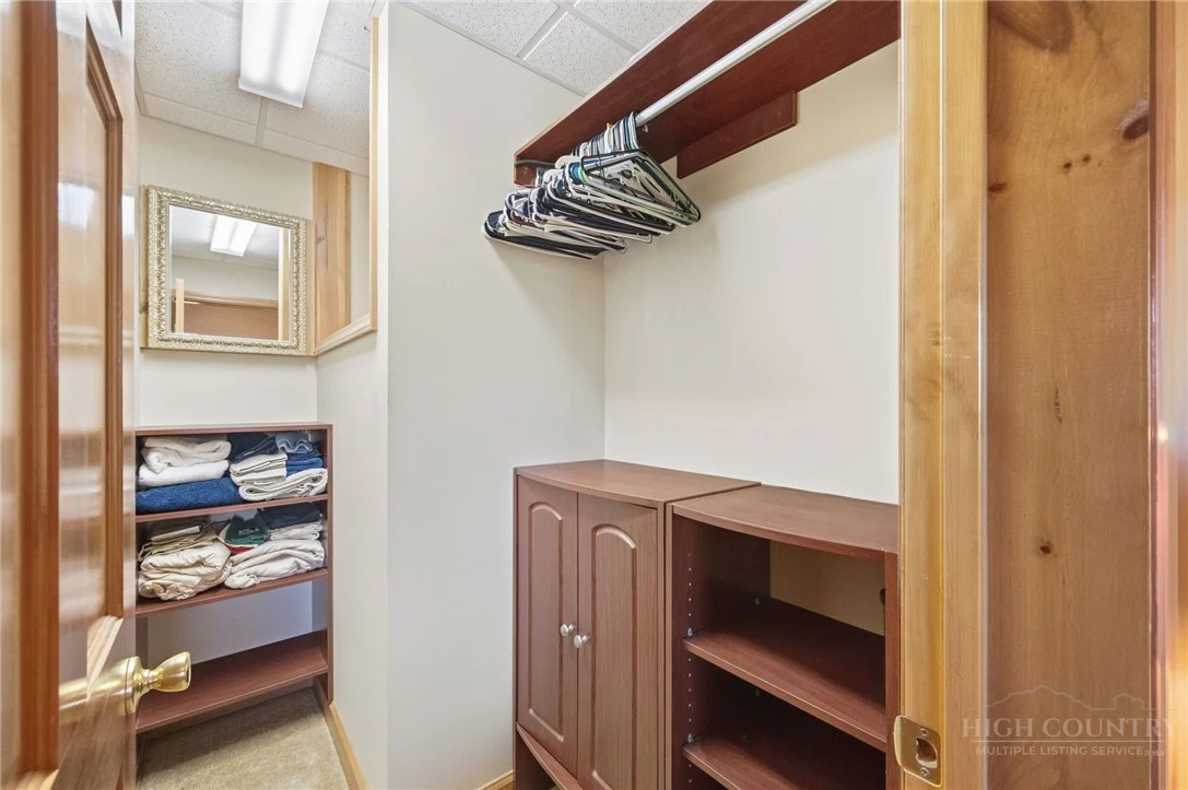 Image number 2 for the current listing